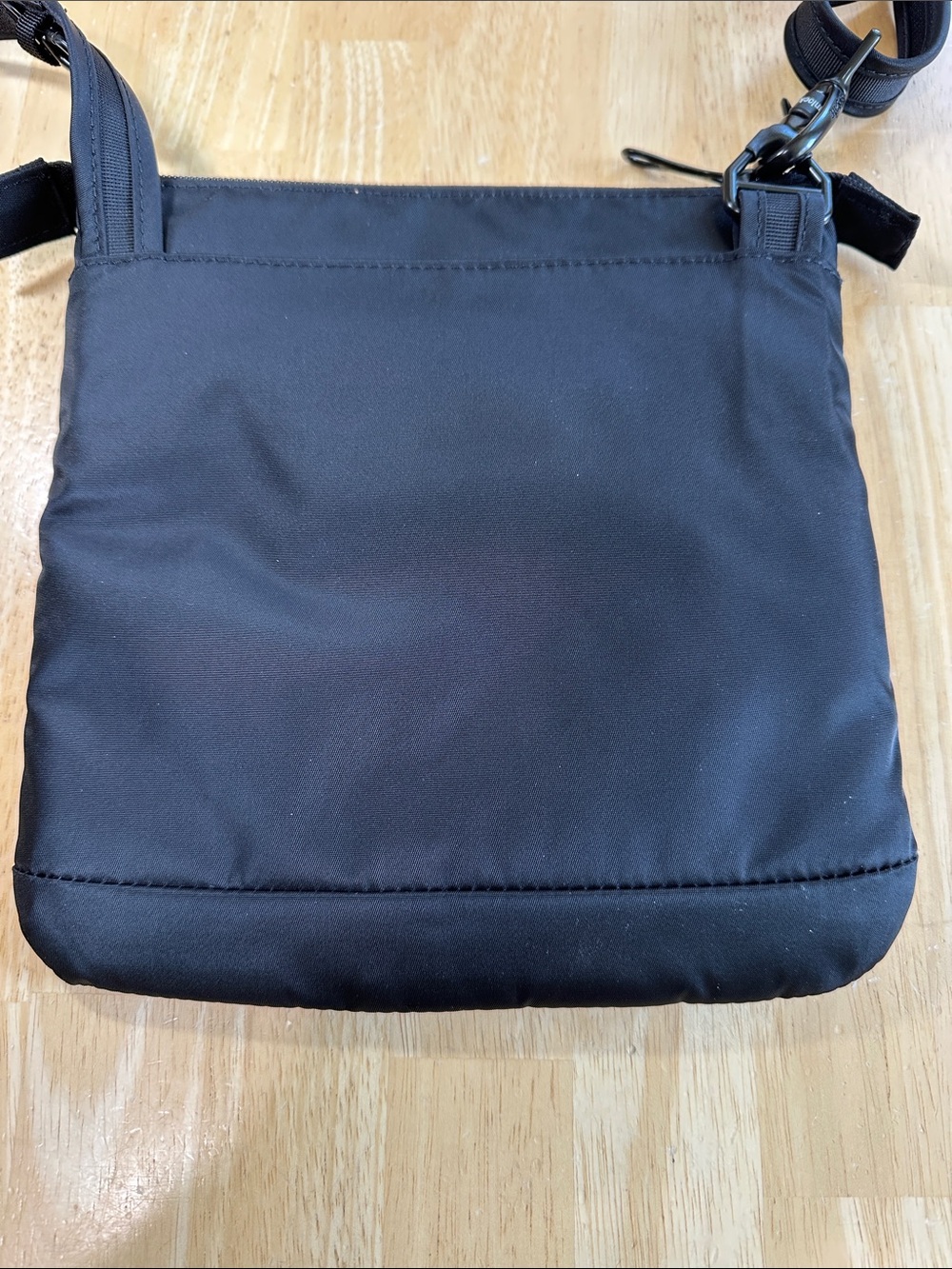 PACSAFE CitySafe CS-Series Antitheft RFID black travel bag - Picture 3 of 12